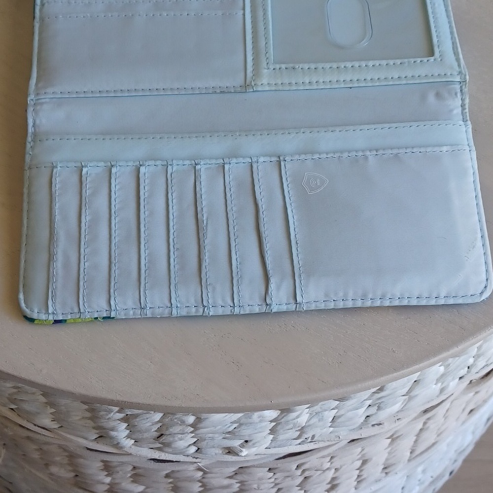 Vera Bradley RFID Wallet In The Marion Floral Pattern - Picture 12 of 17